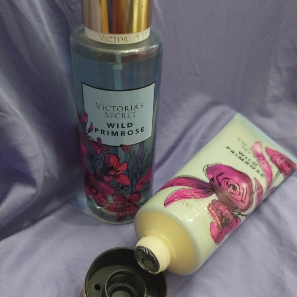 Victoria's Secret Wild Primrose Body Wash - Blue and Cream